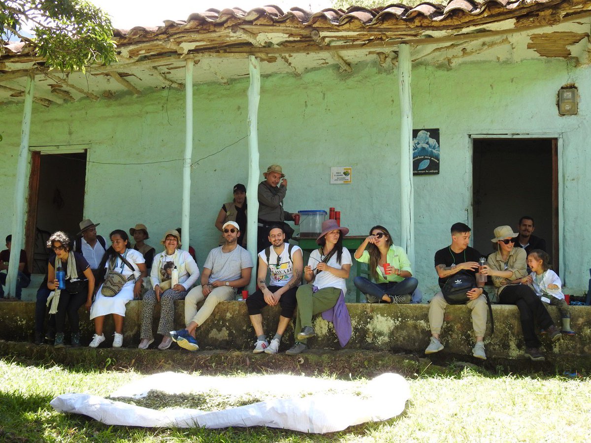 egonayerbe's tweet image. Hoy fue el día 2 del #RetoCoca2022 
Visitamos el corregimiento de Lerma en el municipio de Bolívar (Cauca) con casi 40 cocineros, conociendo las comunidades y las maravillas que hacen con la coca como insumo gastronómico y medicinal. #ColombiaComeCoca
