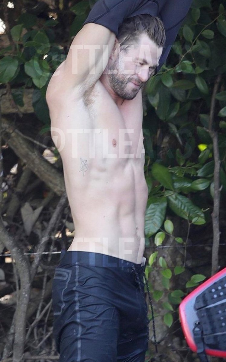 ttleakks's tweet photo. CHRIS HEMSWORTH LEAKED 

( dm photos of leaked celebs/tiktokers - credits will be given. )

#ChrisHemsworth #leaked #dick #bulge #leakedtiktokers #leakedceleb #bigdick https://t.co/CusfCq8BwK