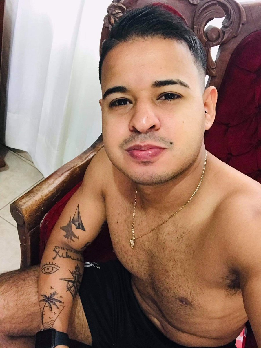 HeterosHot17's tweet photo. Hetero engañado rt si quieres ver su contenido o manda md 🔥 🥵 
Comenta que hetero te gustaría ver 😈🔥 https://t.co/qKbu4msKCz