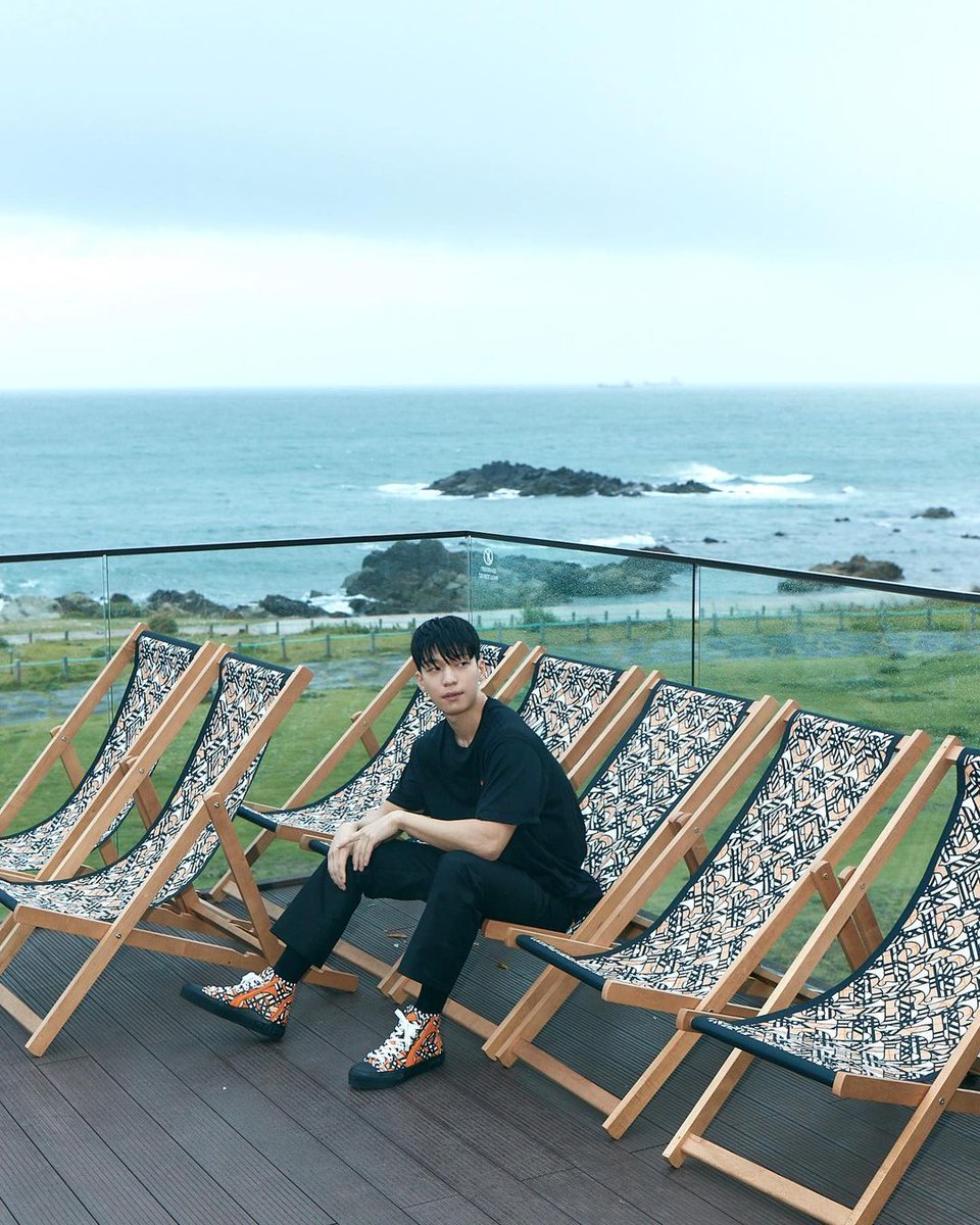 dpyob's tweet image. Burberry in Busan

#하위👋