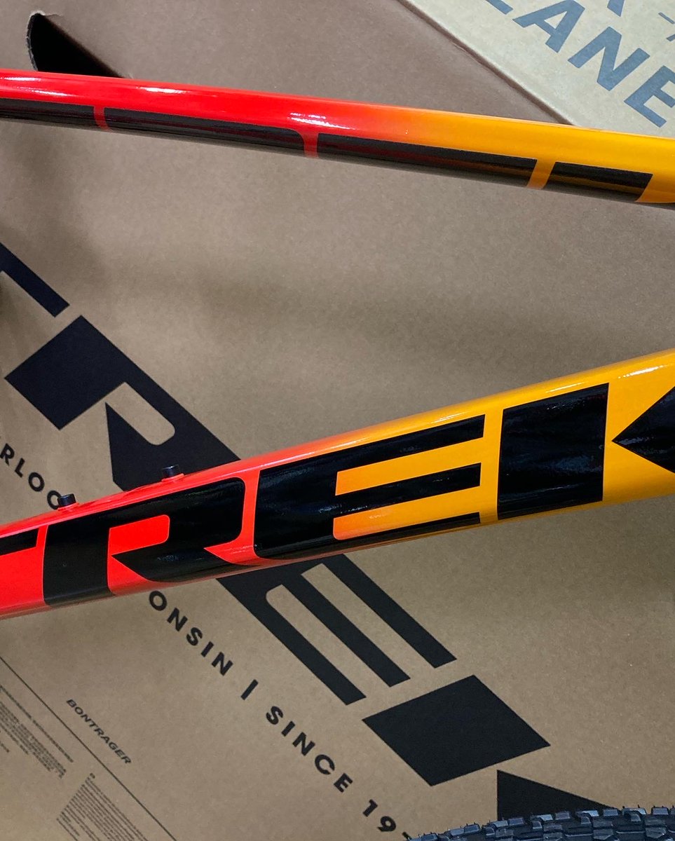 tobe8131's tweet photo. 入荷情報
TREK MARIN7サイズ(M/L)入荷です
ビタミンカラーが目を惹きますね
#サイクルショップヨシダ
#TREK
#MARLIN7
#入荷情報 https://t.co/dddPYvmNdS