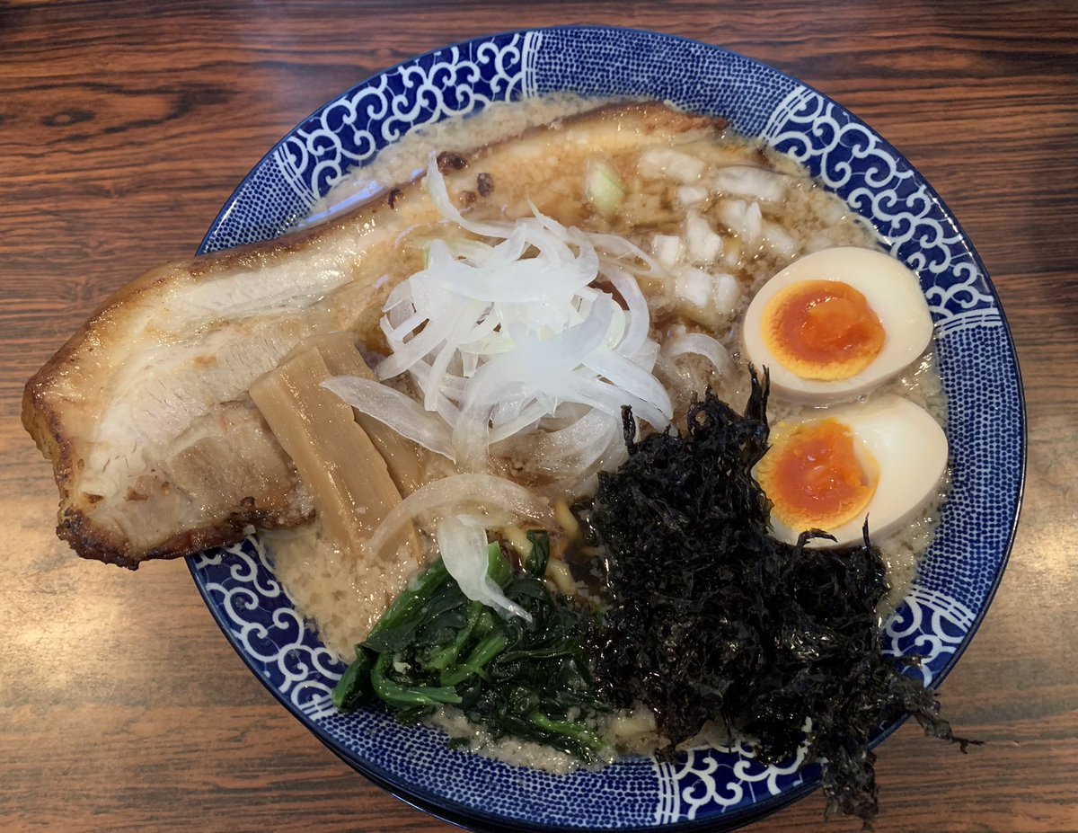 炎天下の中、並んでも食べたかった燕市 『麺屋はる』 背脂らーめん醤油（特）880円（税込み） めちゃ美味でした！