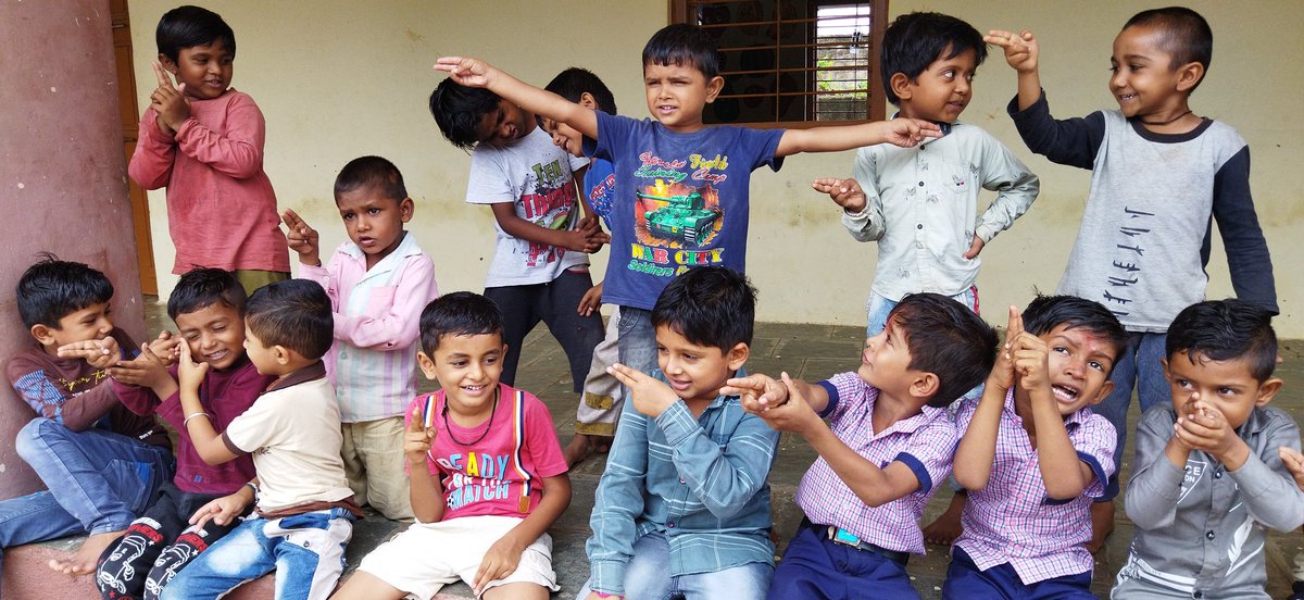 RAMESHBHAIBARA4's tweet image. શિક્ષણની પ્રક્રિયામાં સૌથી મહત્ત્વની કડી કઈ...???
જવાબ :-  આનંદ
(શિક્ષક અને વિદ્યાર્થી બંને નો..)
@meghagajjar1 @Anuraag_Shukla @IIMAhmedabad @gautam_adani @giangujarat @SRISTIORG @harshad5350 @sampitroda @SonuSood @PankajValvai @CMOGuj @vikasbajaj @GodrejGroup