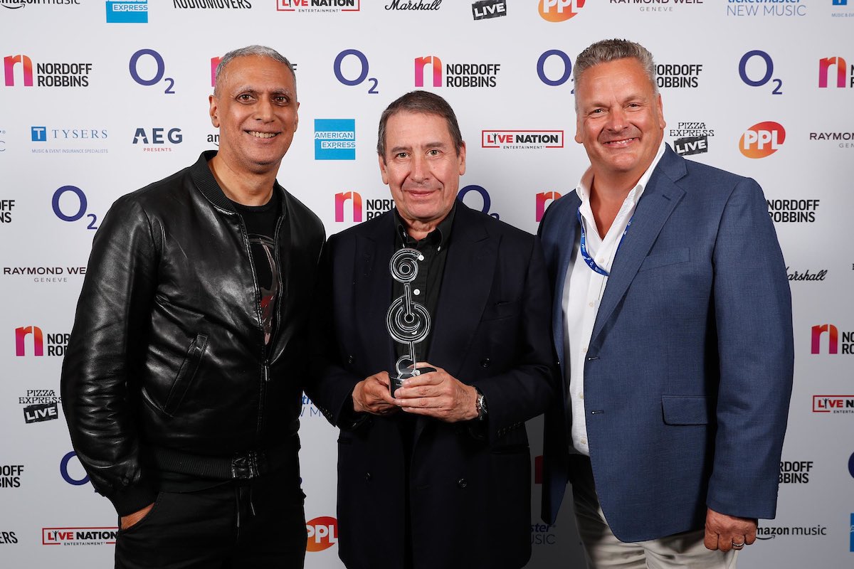 Had a great day yesterday at an event for <a href="/nordoffrobbins/">Nordoff and Robbins</a> who have done so much to help people through music therapy - presenting #joolsholland with a silver clef award for outstanding achievement. The award was sponsored by @TysersEnt and co-awarded with <a href="/bobpybus/">Bob Pybus</a> Fun day :) 🙏🏾