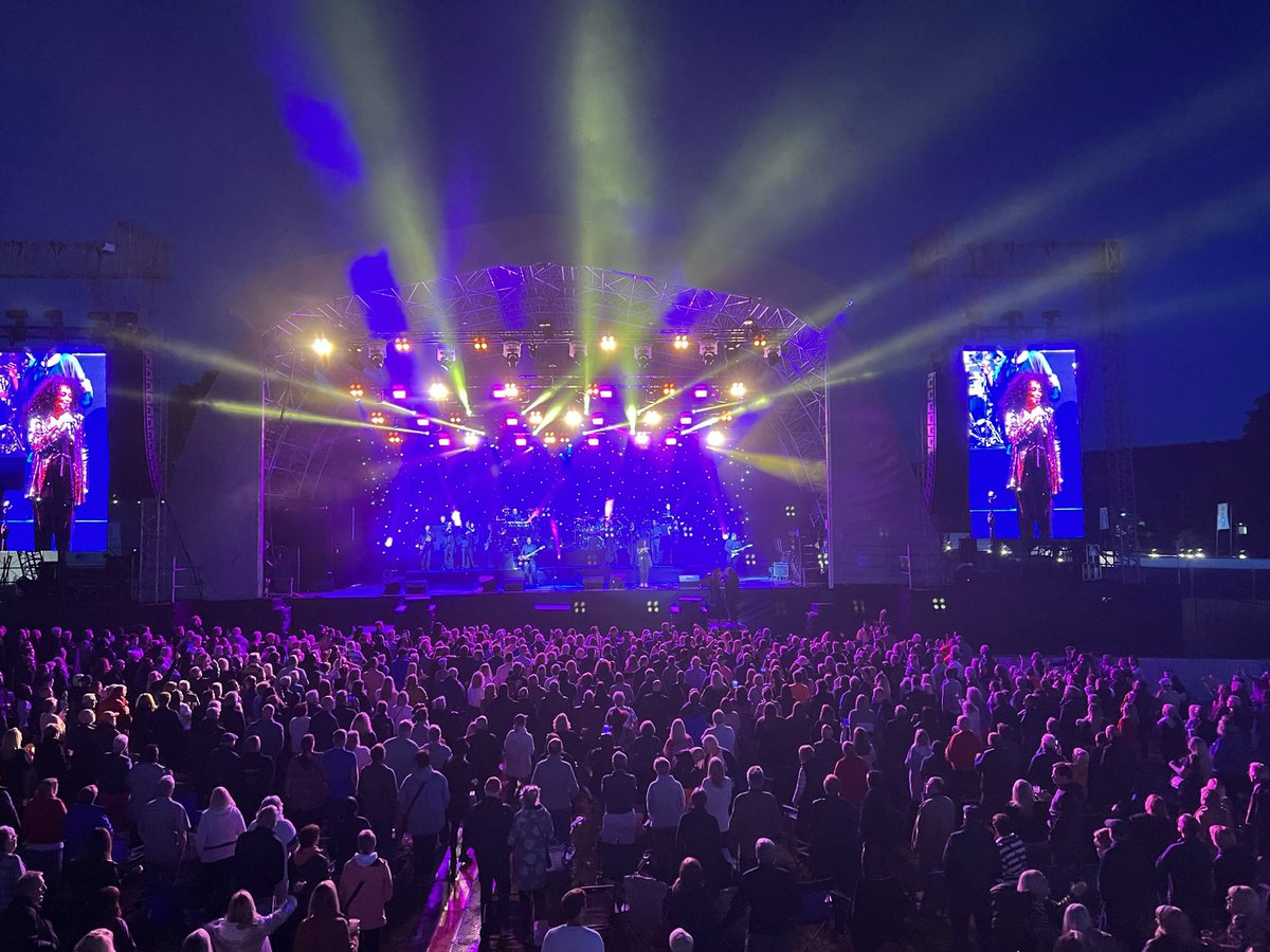 designforlive's tweet image. Closing show at Longleat for an all too brief UK tour of 7 arena shows and 7 festivals. Lovely to see team @senbla last night. Thanks to @d_horner @Vis_Connection for the show prep and being a partner in this illumination. Onwards to Europe.