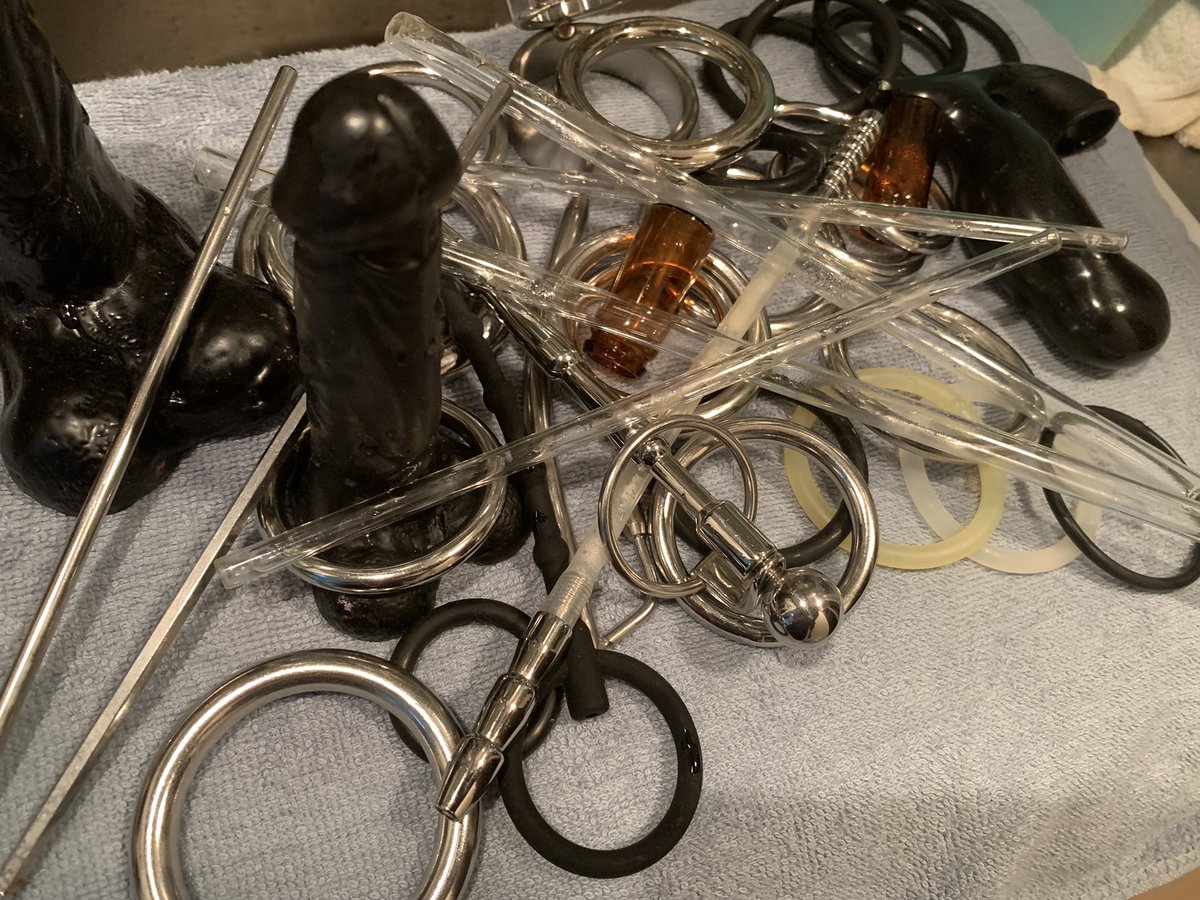 jizzspurtlovers's tweet photo. 快楽追求の為の小道具をまとめて煮沸消毒。
気持ちよくなりたいねぇ。 https://t.co/x5HaMnM6nm