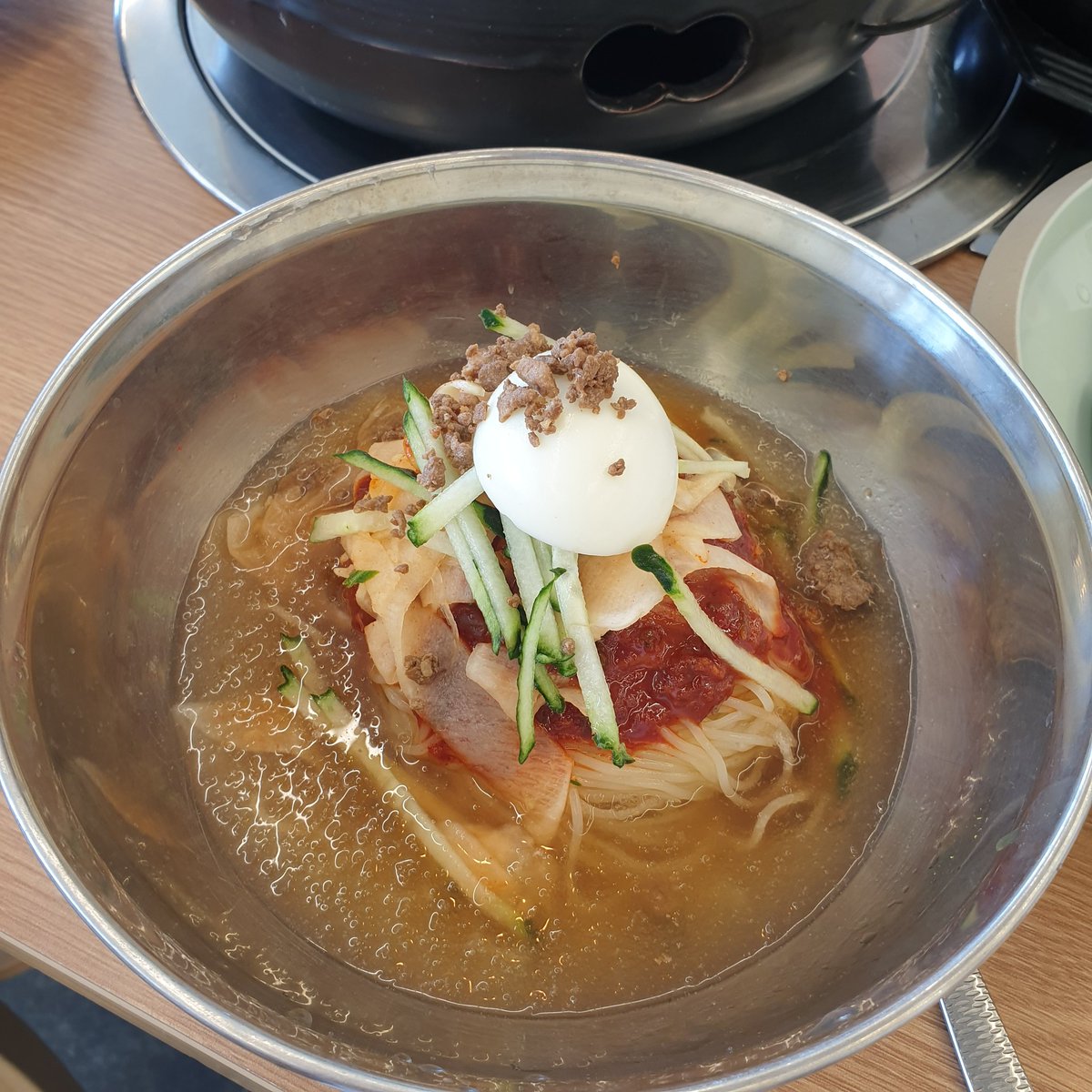 9ages's tweet photo. 와 날씨가 진짜 미쳤다,
밀면 맛있네.. https://t.co/Ct31YMojNr