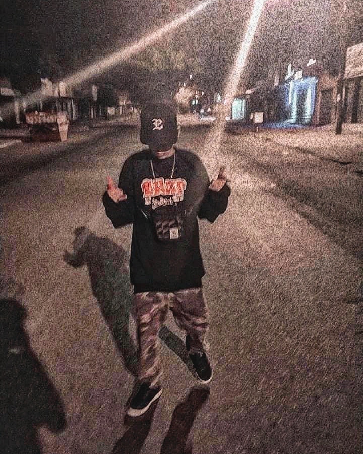 Cleiton25473080's tweet photo. Double coup fico Crazy real trap nada fake!
#Trapp
#nadafake
#HipHopMusic https://t.co/G7PnOMMrnF