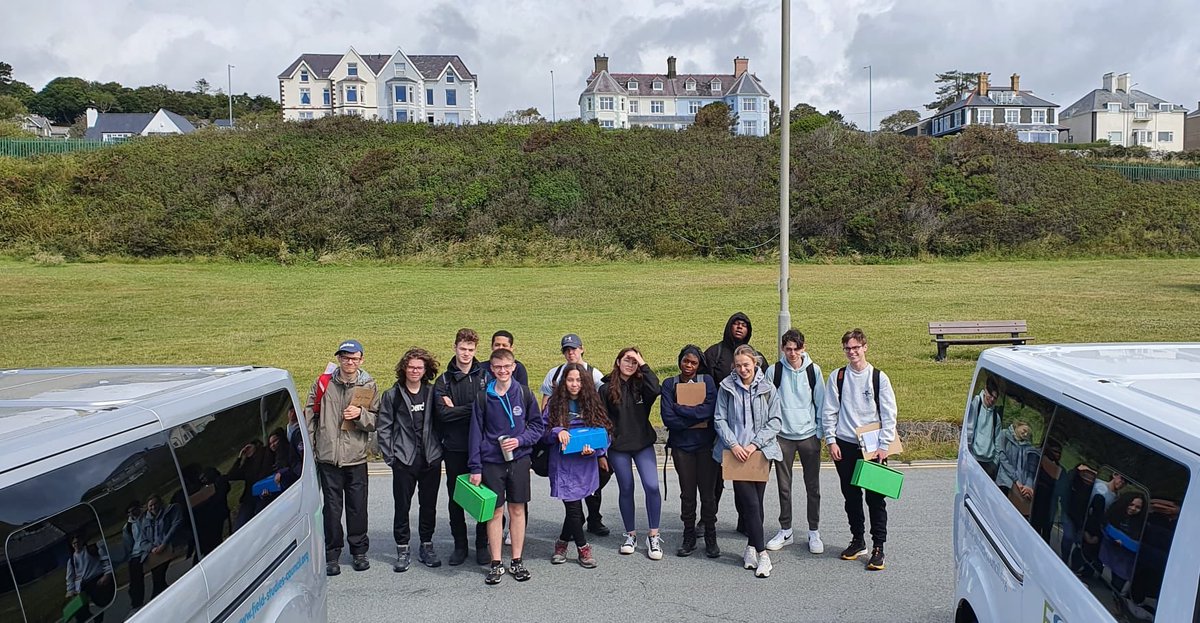 The sun is shining for our first day of fieldwork in Criccieth ⁦<a href="/FSCRhydyCreuau/">FSC Rhyd-y-creuau</a>⁩ ⁦<a href="/BCHSupdates/">BCHSnews</a>⁩