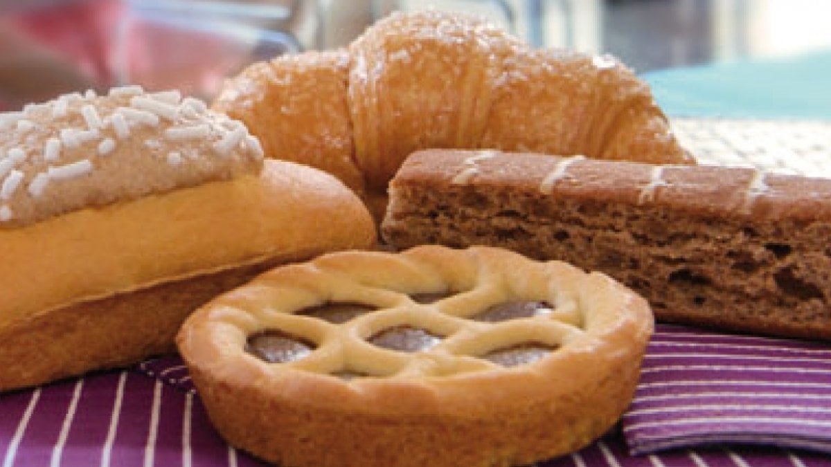 gstml's tweet photo. @marioadinolfi Come vi piace dire "inoculati", forse perché c'è dentro "culo". Dai, basta, posa Twitter. Mangiati una merendina. https://t.co/56gxWbOSyl
