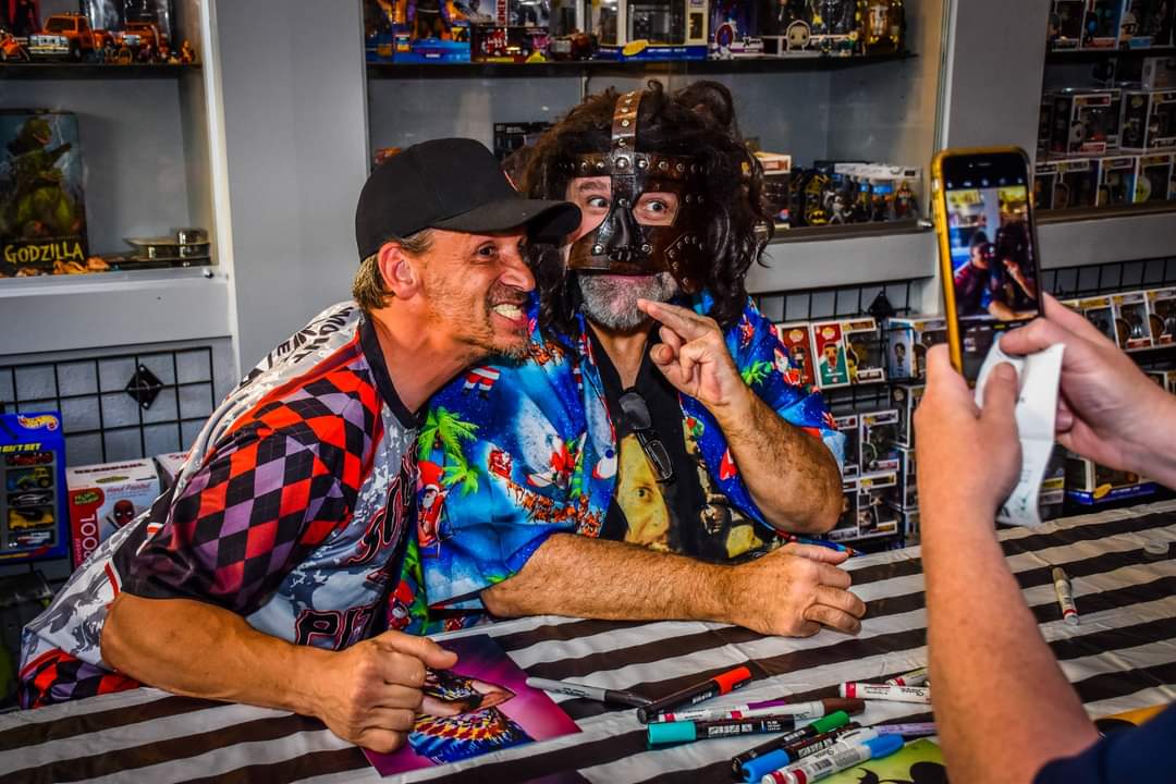 LizzEllis's tweet photo. Thank you @RealMickFoley for letting me capture some great moments of you meeting fans at @onelastlife_llc 🤘❤️ https://t.co/kSK8pbWQyV
