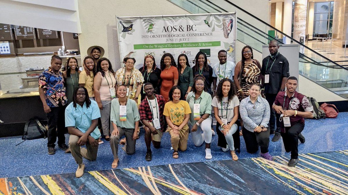 LOOK AT ALL THIS MELANIN!! So happy to meet all these wonderful scientists and birders! #WeOutHere!!!!

#BlackBirders #BlackBirdersWeek #BlackAFinSTEM #BlackInNature