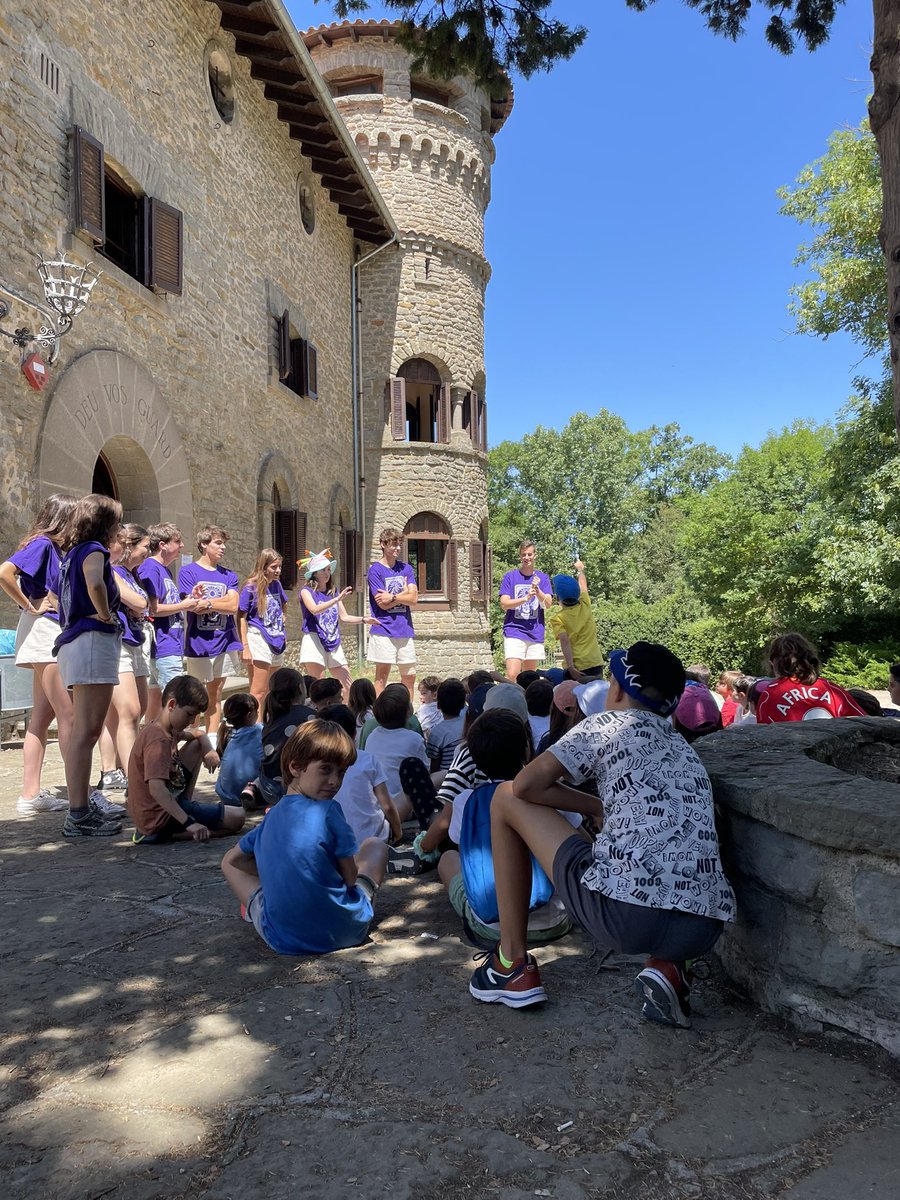 GCCCasp's tweet photo. A #Cantoni22 acabem d’arribar a la preciosa casa de Santa Maria del Roure. Quins dies ens esperen! https://t.co/PTdKt77K14