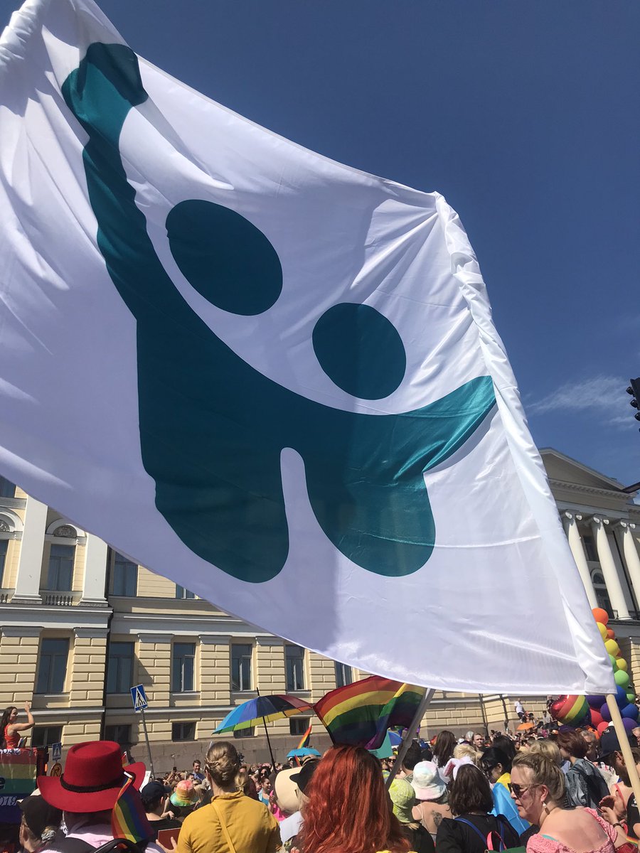 KirsiHokkila's tweet photo. Jokaisella lapsella on oikeus olla oma itsensä 🏳️‍🌈 #Pride #pridehelsinki #lastensuojelunkeskusliitto #LSKL #ihmisoikeudet #lapsenoikeudet @elina_kekkonen @lastensuojeluKL https://t.co/wHBTttGzQ1