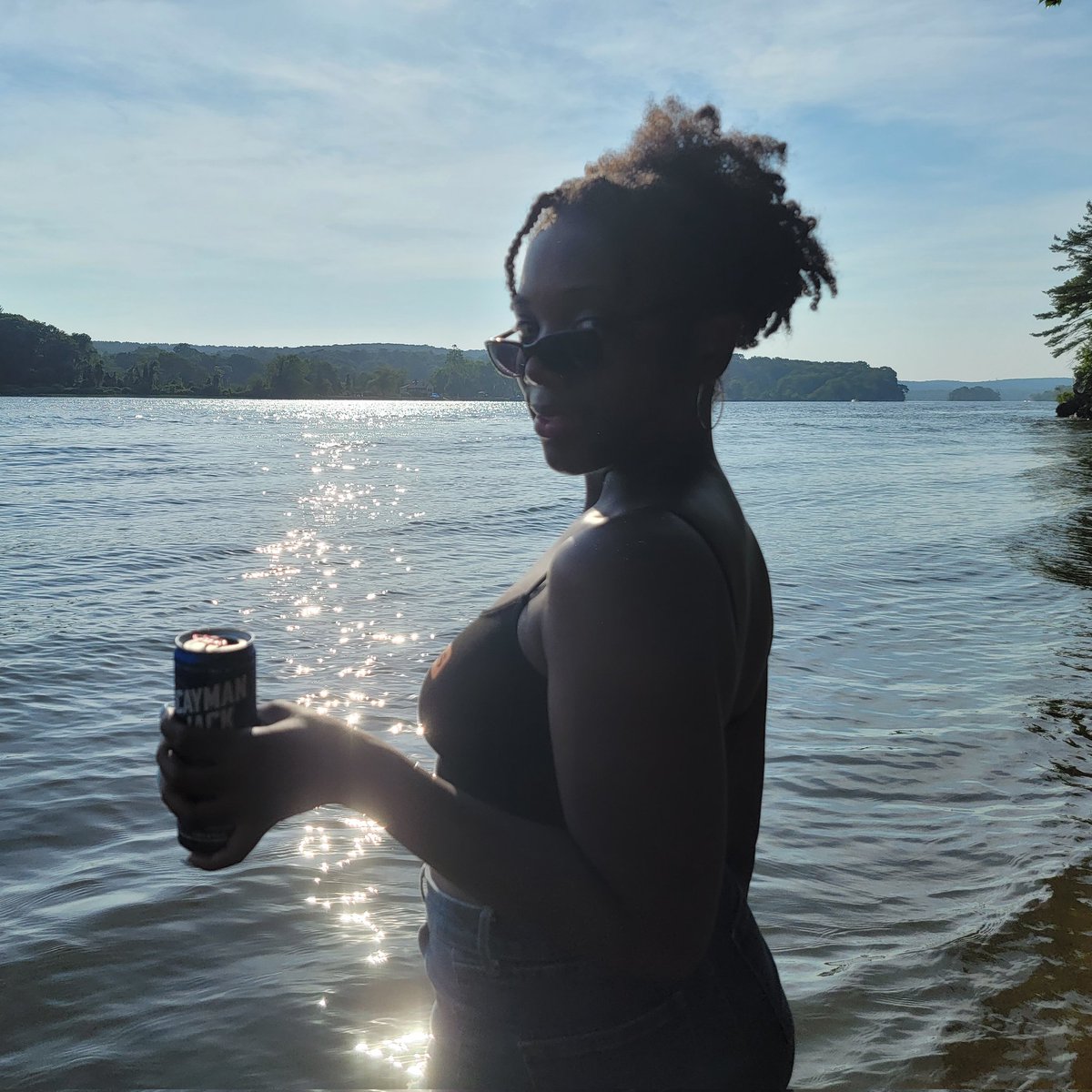 UPrism26's tweet photo. #NewProfilePic #independence #holidayweekend #silhouettechallenge https://t.co/mKDfV6W9QG