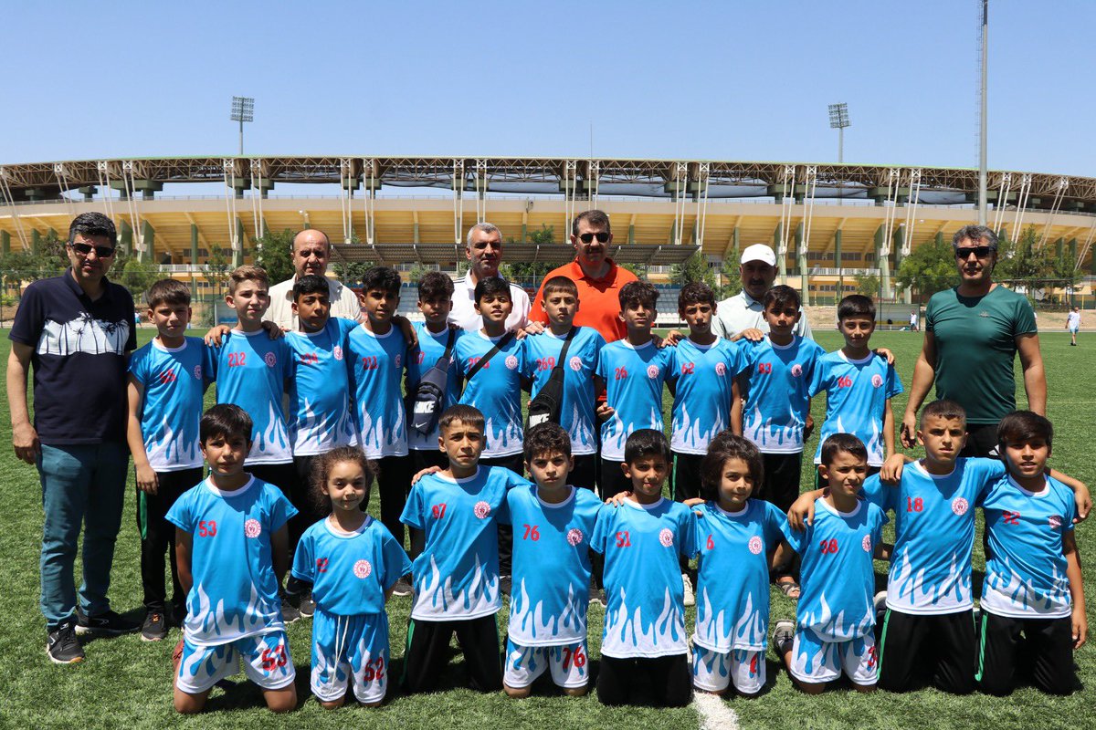 valisalihayhan's tweet photo. Gençlerimizi seviyoruz!

Ve onlarla birlikte olmayı 
seviyoruz!

Bugün Spor Kompleksinde gençlerimizle buluştuk. Pek çok farklı branşta spor aktivitelerinin yapıldığı tesislerimizde evlatlarımızla beraber spor yaptık.

İlimizde sporla tanışmayan gencimiz kalmayana dek çalışacağız https://t.co/3fiE4maUSv