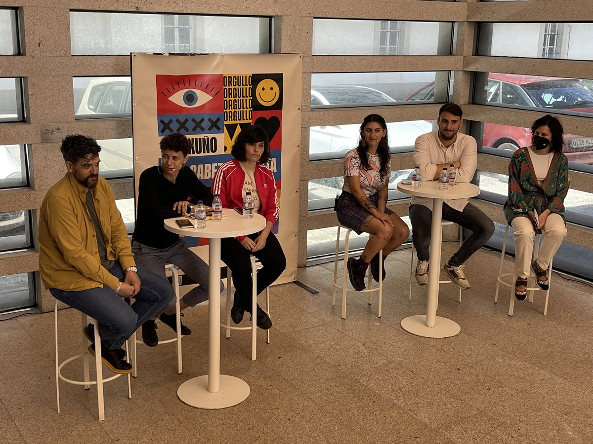 Arranca la programación de #CoruñaOrgullosa22 de <a href="/coruna_social/">Coruña Social</a> con un lujo de jornada sobre deporte y diversidad. Gracias Les Coruña, <a href="/victorg91/">Víctor Gutiérrez</a> ,  <a href="/Guerreando/">David Guerrero</a> , Sara Peláez, Selene Buendía y Ana Pastor por compartir jornada con nosotrxs!