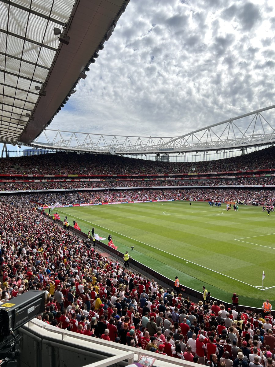 NorthernCazorla's tweet photo. Giveaway - please RT - I have 2 x Arsenal platinum season tickets for the Fulham game - currently August 27th. 

I’d love to give to someone deserving - ideally someone never fortunate enough to go before.

No DMs - please RT &amp; comment and I’ll choose winner in August. https://t.co/ud2ZcwjeiF