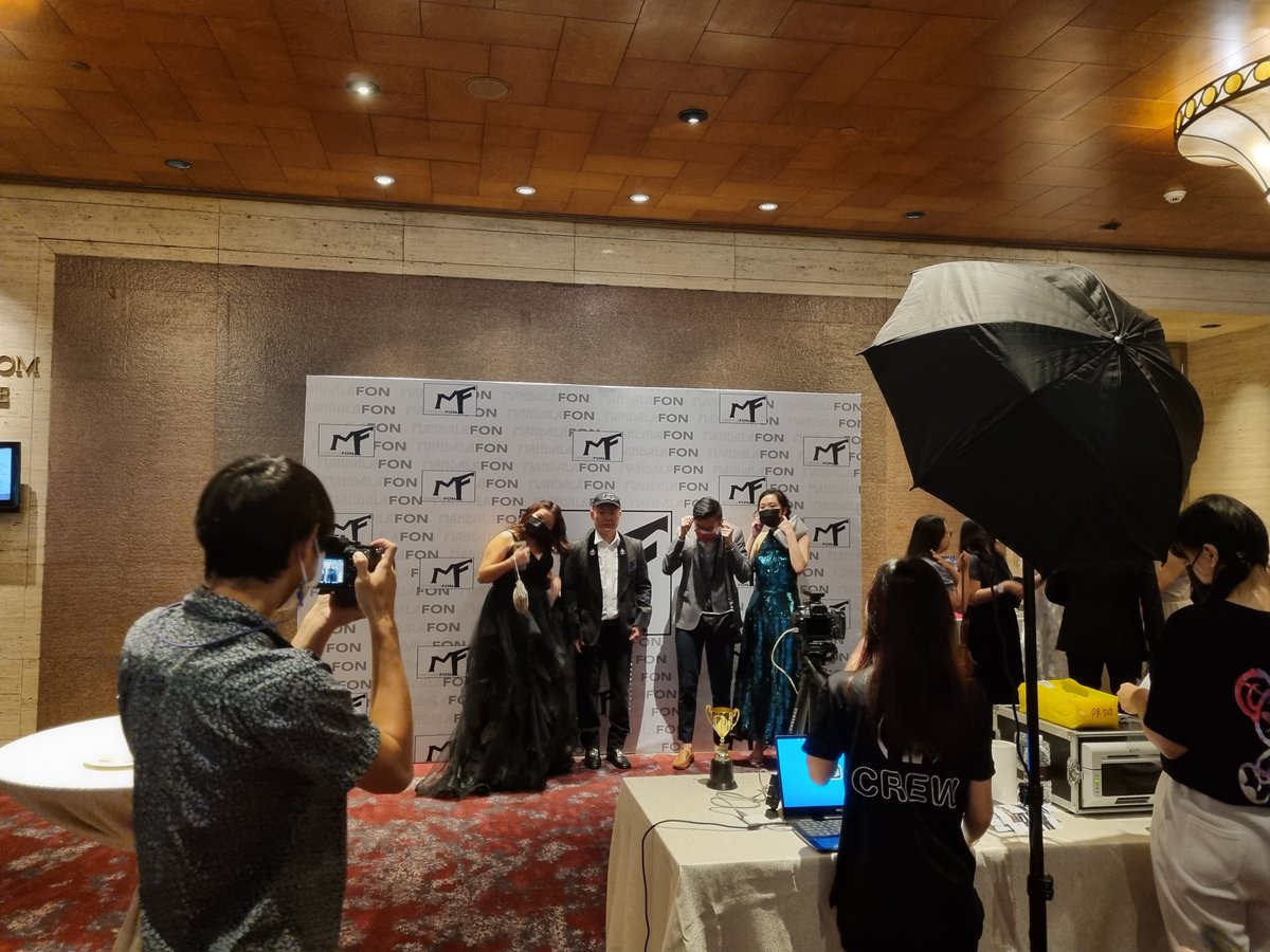 MandalaFON's tweet photo. The guests are arriving at the MandalaFON launch gala dinner! Everyone is so well dressed up 🤩 Master Fon is looking sharp as usual too! Let's gooo!!
#mandalafon
#NFTCommunity
#NFT https://t.co/UxTZELy9Gy