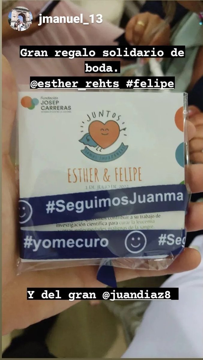 juanmadiaz's tweet photo. Sábado, 2 de julio.
Orgullo máximo al empezar el día con esto: tarjetas de la @fcarreras y pulseras de las mías que entregaron en su boda como regalo solidario mis alumnos de hace 20 años en La Luisana Esther y Felipe.
Gracias a @jmduran88 por el envío.
#SomosImparables
#yomecuro https://t.co/bk7p7IMZSy