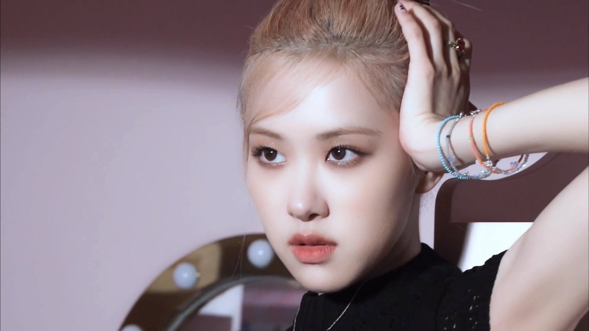 #ROSÉ's streams in 2022 on Spotify:

January – 15,309,429
February – 14,309,935
March – 15,465,455
April – 14,099,729
May – 13,842,822
June – 13,024,411

•Total — 86,051,781