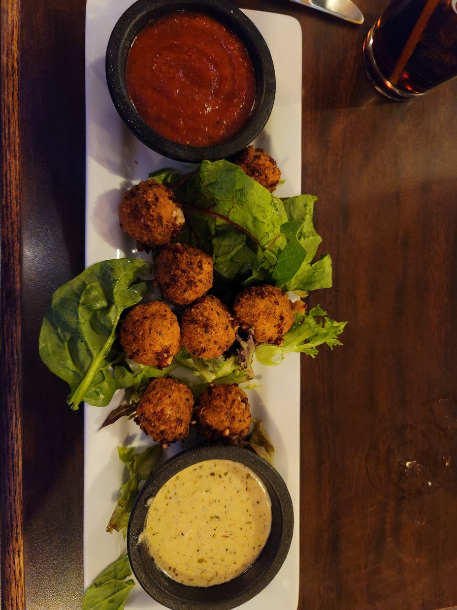 StoneAxe8's tweet photo. Appetizer of cheese stuffed Elk meatballs. Elk burger with loaded Potato soup and Raspberry doughnut cheesecake.
#RustyMoose https://t.co/x9HJzU75dV