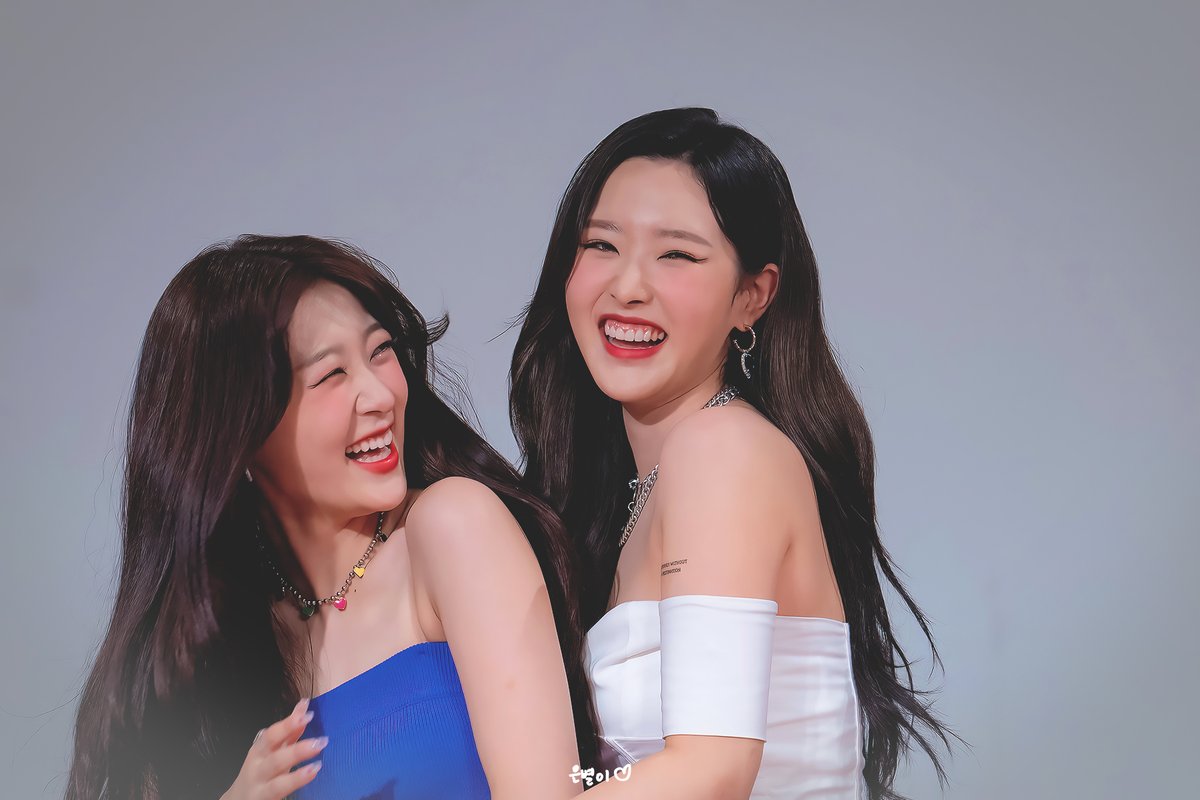 11nbyul's tweet photo. 220701 ...🥲🥹❤️

#이달의소녀 #LOONA #최리 #Choerry #올리비아혜  #OliviaHye https://t.co/pX5qAIociJ