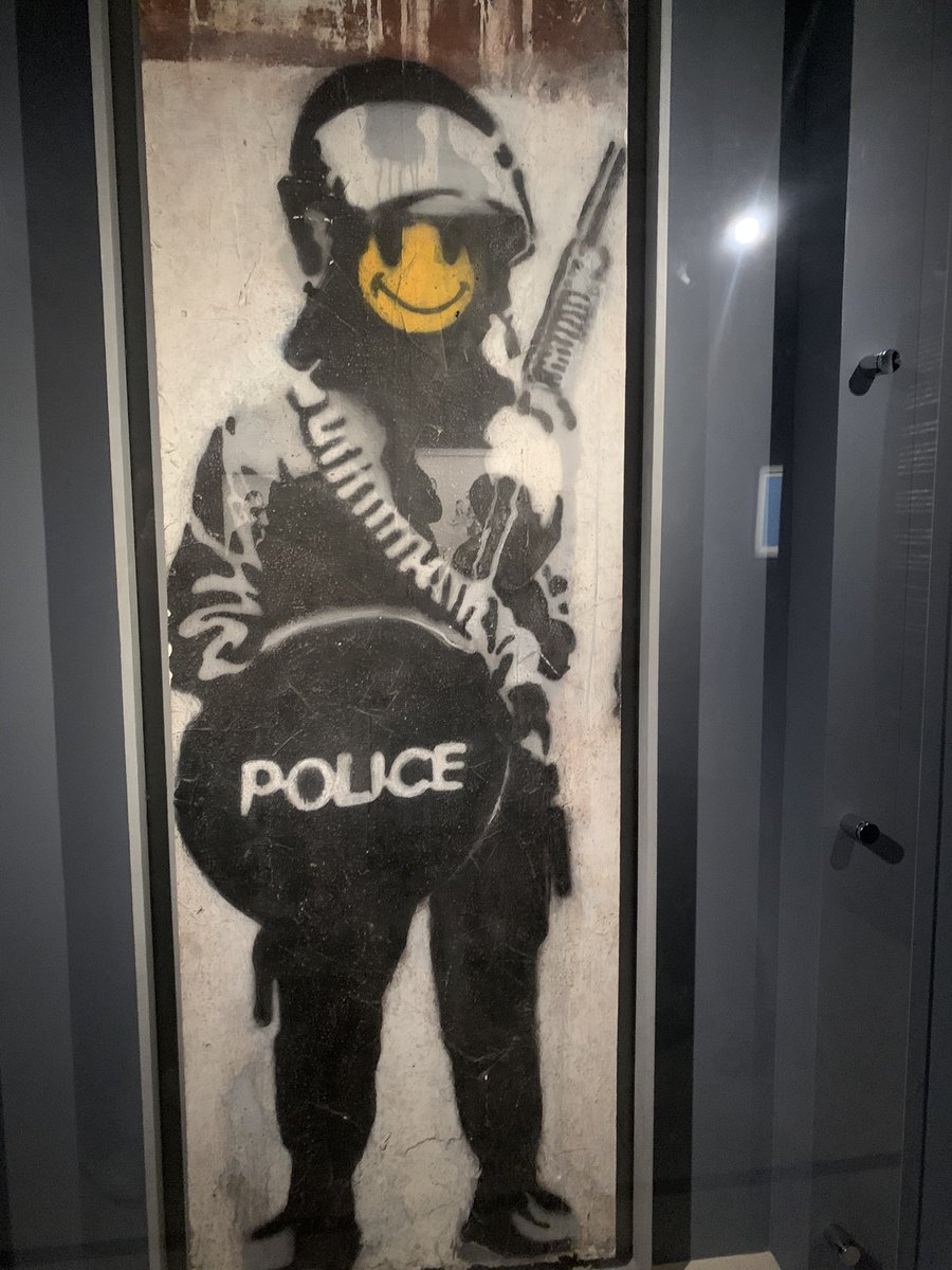 みっくT37 (@mic_t37) on Twitter photo 最終日の一日前にやっと見ることができました。
#バンクシー展天才か反逆者か
#東一丁目劇場 最終日の一日前にやっと見ることができました。
#バンクシー展天才か反逆者か
#東一丁目劇場