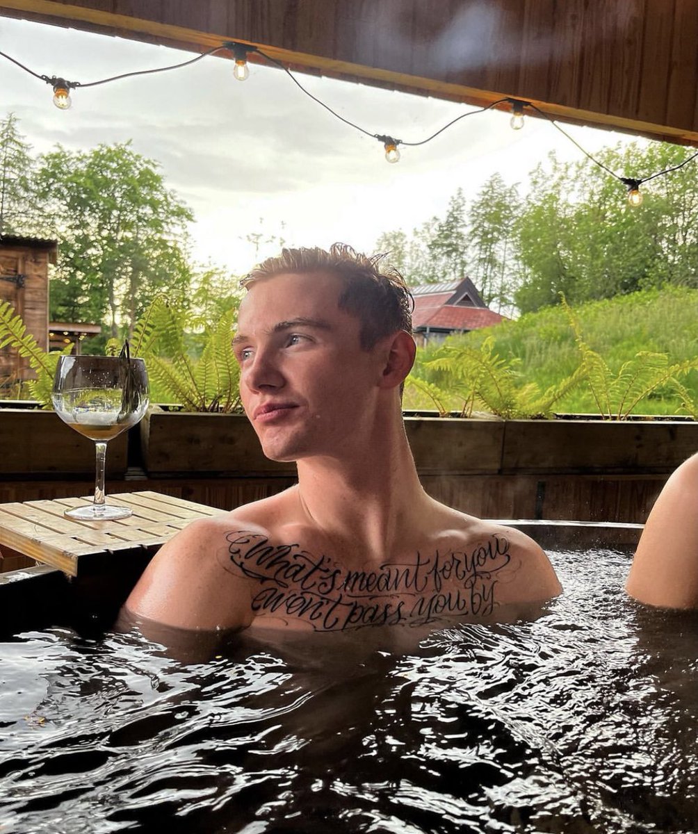 OfficialPLT's tweet photo. It turns out Casa Amor’s Jack has a famous dad 😱 Who is Ronan Keating… #LoveIsland https://t.co/4kdAj2Vrsq