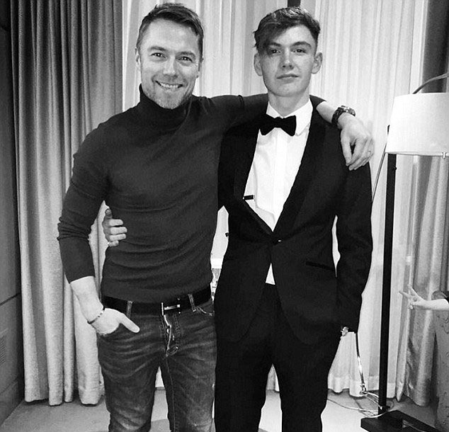 OfficialPLT's tweet photo. It turns out Casa Amor’s Jack has a famous dad 😱 Who is Ronan Keating… #LoveIsland https://t.co/4kdAj2Vrsq