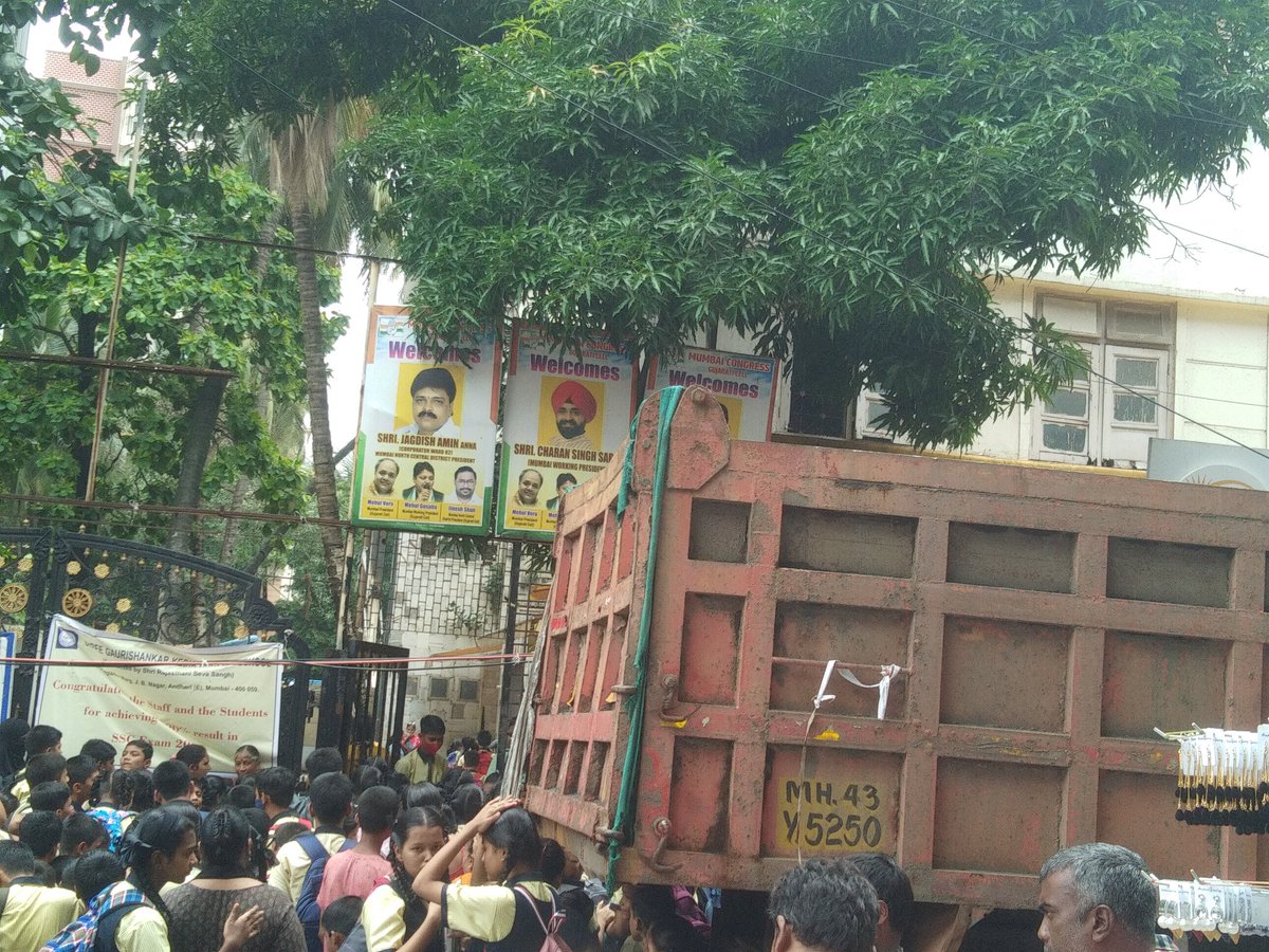 Truck is illegally parked outside school gate..kids and parents are not getting enough space to stand..if kids get harmed then who will be responsible??plz need your introvention..@MumbaiPolice @CPMumbaiPolice @mybmc @trafficpolice