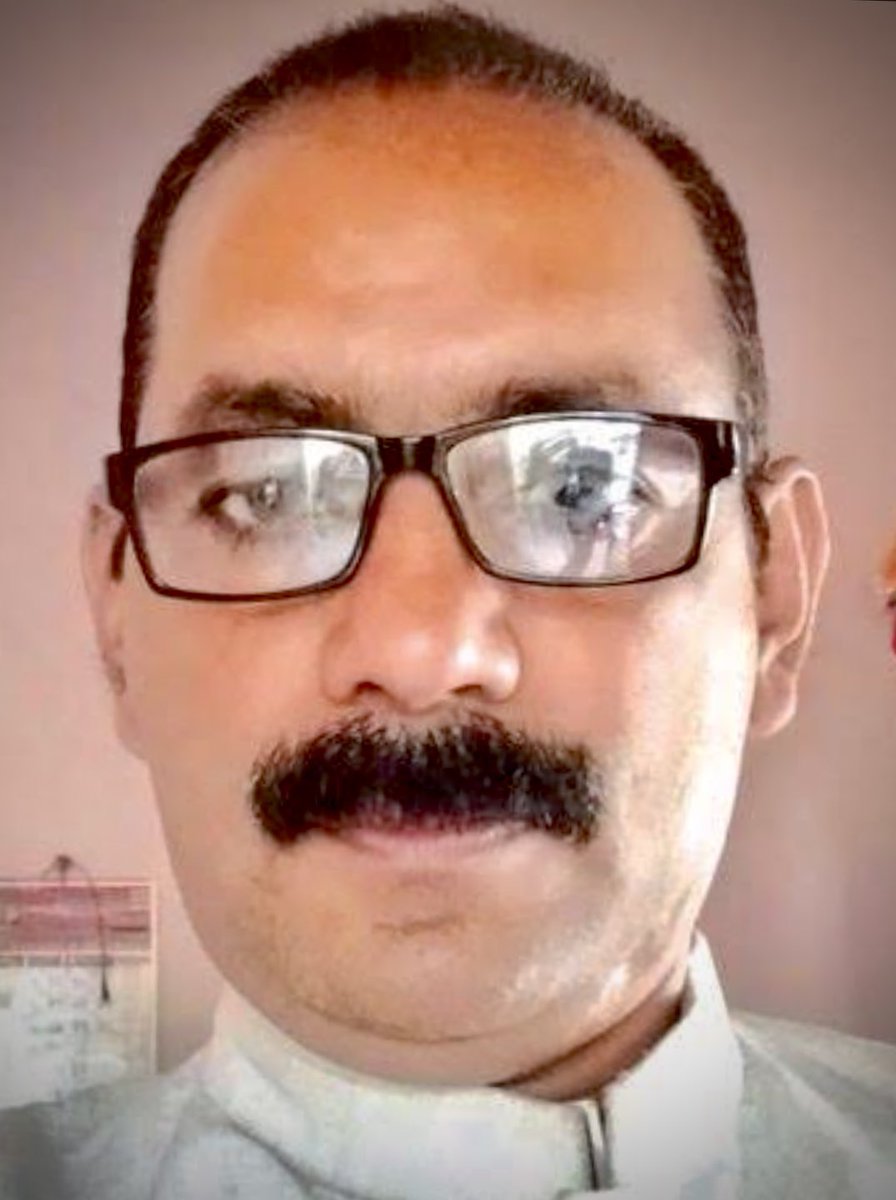 ARanganathan72's tweet photo. Only coming to light now, that Umesh Kohle, brutally murdered a week before Kanhaiya, had also posted ‘I support Nupur Sharma’. By mistake he forwarded the message to his close group of Muslim friends &amp; customers.

Mudasir, Shahrukh, Abdul, Shoaib and Atib have now been arrested. https://t.co/ysIfjzOm8l