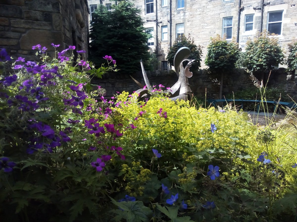 Seeking Time Shelter <a href="/edbookfest/">Edinburgh International Book Festival</a> w/ <a href="/Gospodinov68/">Georgi Gospodinov</a> &amp; @rodel_angela on 19 Aug? 

Find sanctuary in our secret poetry garden &amp; discover a poem by <a href="/Gospodinov68/">Georgi Gospodinov</a> + 15 more by🏴󠁧󠁢󠁳󠁣󠁴󠁿&amp;🇧🇬writers as part of our #ThistlesandSunflowers fest &amp; #YS2022 👉free u/ 18 Sept linktr.ee/thistlesandsun…