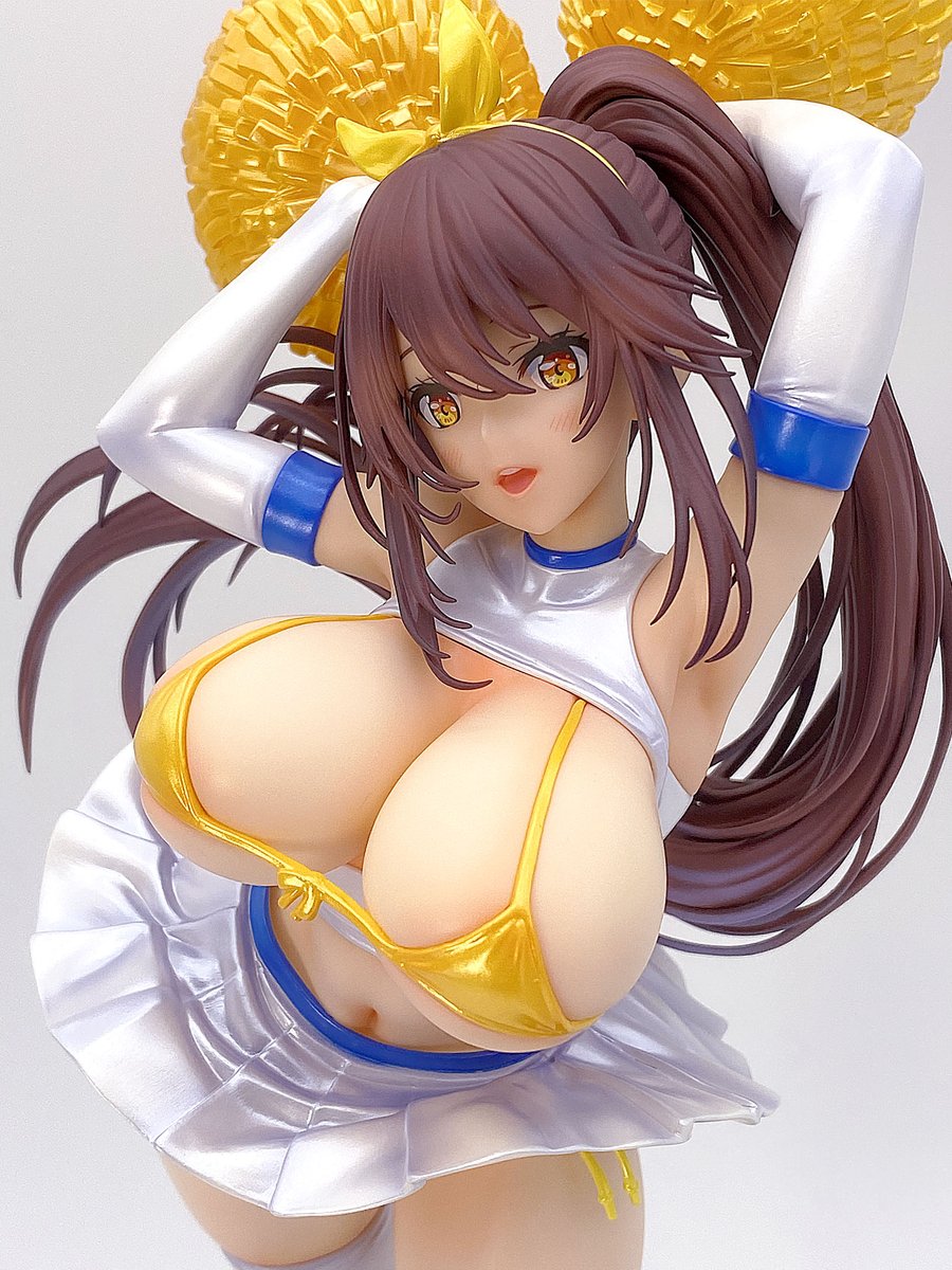 可愛さとエロを兼ね備えるお顔。
弾けるおっぱいと健康的な腋の下が堪りませんね(*'ω`*) 