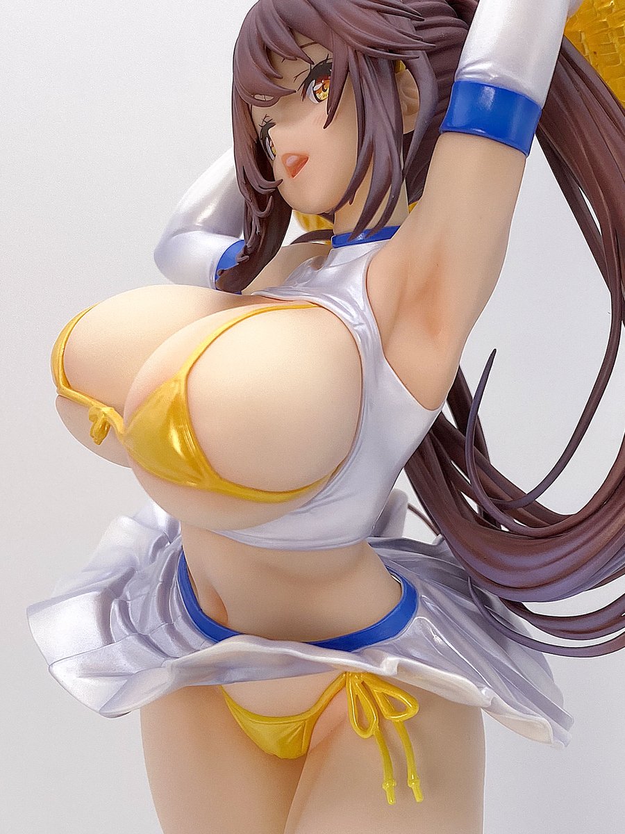 可愛さとエロを兼ね備えるお顔。
弾けるおっぱいと健康的な腋の下が堪りませんね(*'ω`*) 