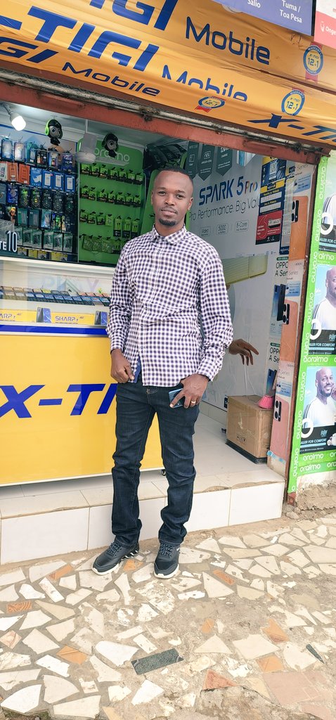 ReganTesla_'s tweet photo. Sawa hamuipendi Tecno lakini wana Camera nzuri.π
#CAMON19Launch π₯ https://t.co/ivPZawBSfT