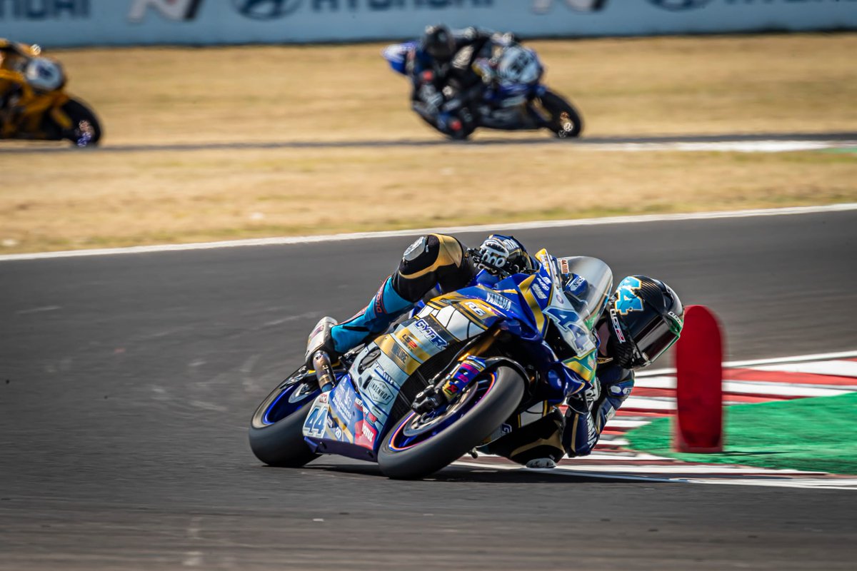 #MilanRacing #IndenHof #BakkerijLemmens #LookwellBikeFashion #BPGSiebenBouw #PerfectBrandpreventie #TeamBRSSuspension #VincoRacing #LS2Helmen #CowboysOnline #MGMPerformance #InternationaleDeutscheMotorradmeisterschaft #PoweredbyKEMCO