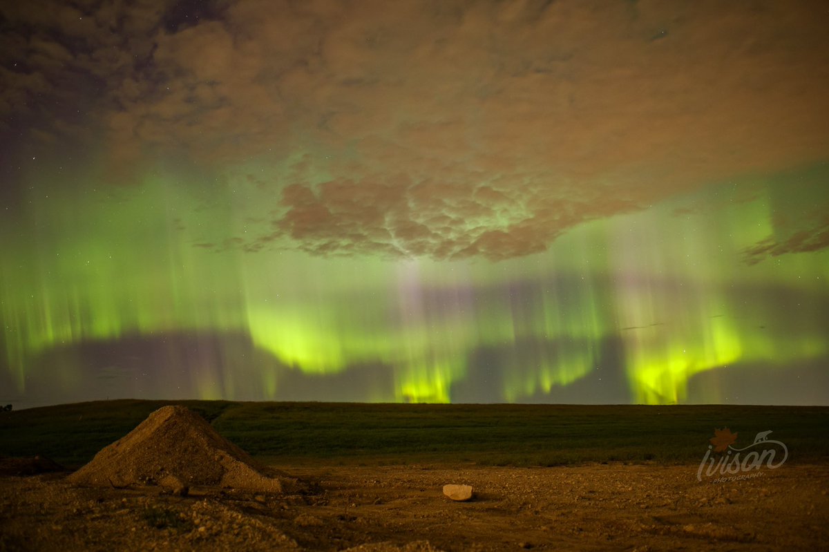 ivisonphoto's tweet image. The aurora was out tonight in Manitoba. Even saw some beautiful purples and reds. Cannot wait to edit these!
