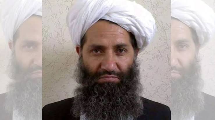 Haqeeqat_TV's tweet photo. ہم پر اگر ایٹمی حملہ بھی کر دیا جائے تب بھی ہم الیکن اور جمہوری نظام اپنے ملک میں نافذ نہیں ہونے دیں گے اور نا ہی ہم کسی ملک کی غلامی کریں گے. ہم صرف اللہ کو خوش کریں گے اور کسی ملک کی ڈیکٹیشن قبول نہیں کریں گے.

طالبان کے امیر ملا ہیبت اللہ اخونزادہ https://t.co/tNS5ECb40d