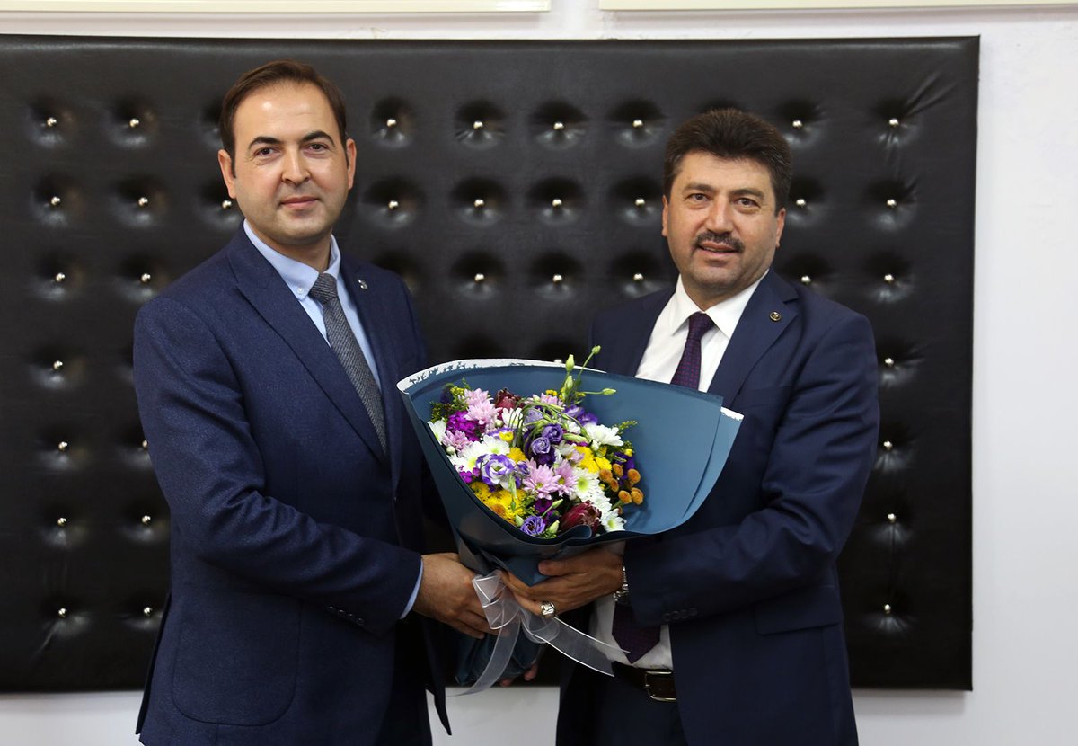 FatihCaliskan_n's tweet photo. Sayın Rektörümüz Prof. Dr. Mehmet Sarıbıyık'ın tensipleriyle Lisansüstü Eğitim Enstitüsü Müdürlüğüne atanmış bulunuyorum. Rabbim üniversitemiz ve öğrencilerimiz için faydalı ve güzel çalışmalar yapmayı bizlere nasip eylesin inşallah. @rektorsaribiyik @TatlZafer https://t.co/PVsJ63rhJr