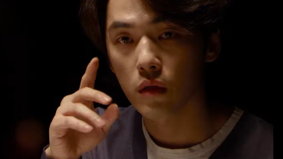 Strawberryy0405's tweet photo. We call him the best actor for a reason! Just look at the emotions he showed in a few seconds.

 #김정현 #KimJungHyun #BlackOutMafiaGame https://t.co/s0ITgjKP3O