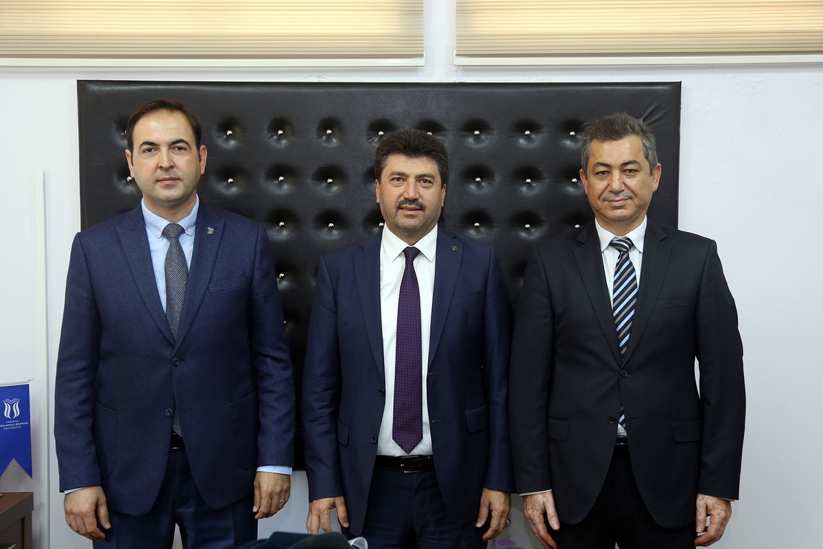 FatihCaliskan_n's tweet photo. Sayın Rektörümüz Prof. Dr. Mehmet Sarıbıyık'ın tensipleriyle Lisansüstü Eğitim Enstitüsü Müdürlüğüne atanmış bulunuyorum. Rabbim üniversitemiz ve öğrencilerimiz için faydalı ve güzel çalışmalar yapmayı bizlere nasip eylesin inşallah. @rektorsaribiyik @TatlZafer https://t.co/PVsJ63rhJr