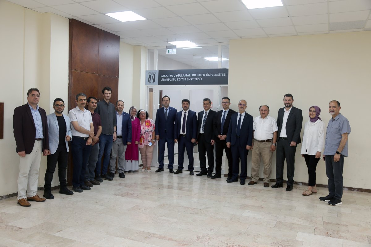 FatihCaliskan_n's tweet photo. Sayın Rektörümüz Prof. Dr. Mehmet Sarıbıyık'ın tensipleriyle Lisansüstü Eğitim Enstitüsü Müdürlüğüne atanmış bulunuyorum. Rabbim üniversitemiz ve öğrencilerimiz için faydalı ve güzel çalışmalar yapmayı bizlere nasip eylesin inşallah. @rektorsaribiyik @TatlZafer https://t.co/PVsJ63rhJr