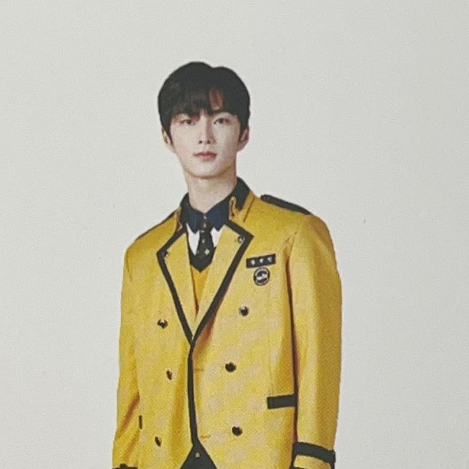 RIIZEfess's tweet photo. SEUNGHAN CAKEP BANGET ORGILLLLLL https://t.co/lhTfe880HR