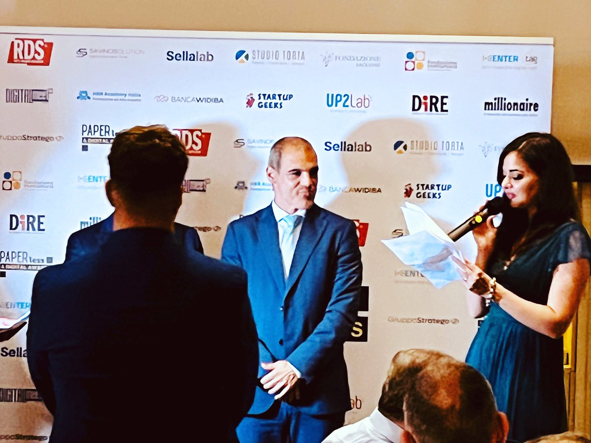 canastasio's tweet photo. Premiato lo Stato di San Marino #paperlessnetork per la raccomandata elettronica @tNotice https://t.co/CSiSWqk6ro