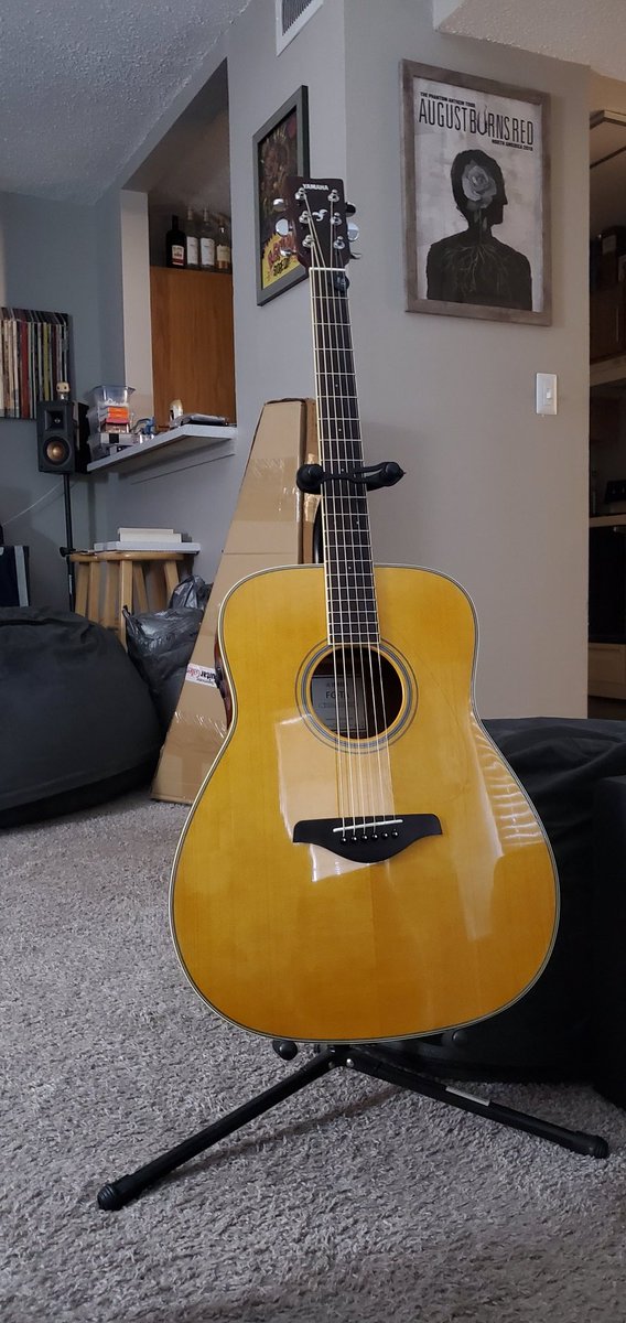Tboyle1414's tweet photo. Thank you @YamahaMusicUSA for making such a kickass guitar. Love the built in effects. Sounds incredible!! #acoustic #guitar #builtineffects #FS-TAmodel https://t.co/LEGQiyOKMG
