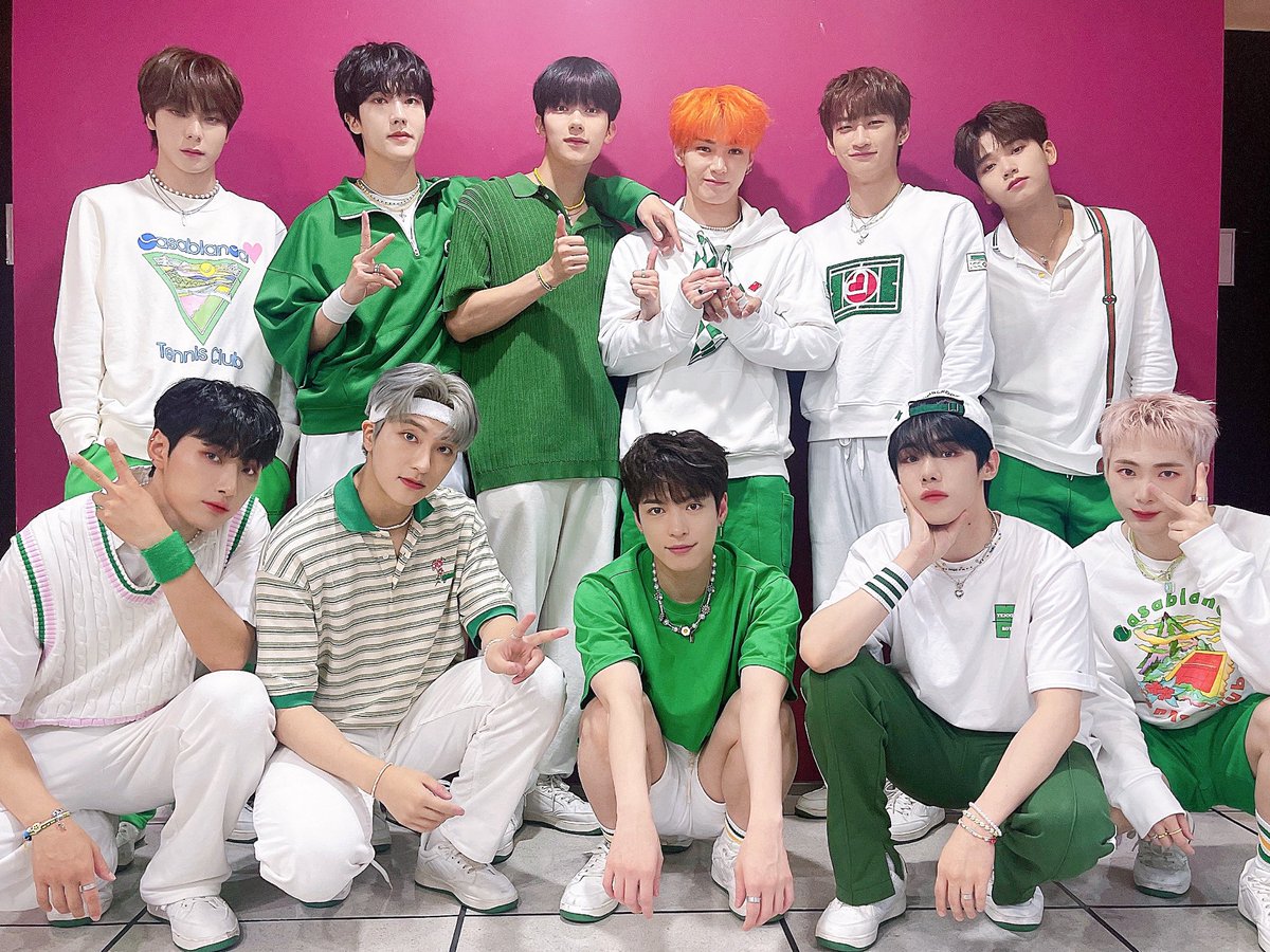 OmegaX_official's tweet photo. [📸] 

20220702
@ MBC 쇼! 음악중심

📗 OMEGA X 
: 세상 제일 귀엽고 깜찍하고 멋있고 
사랑스럽고 청량함 가득한 11명

#OMEGA_X #오메가엑스 
#낙서 #Story_Written_in_Music 
#PLAY_DUMB #플레이덤 https://t.co/dcaHlzob4I