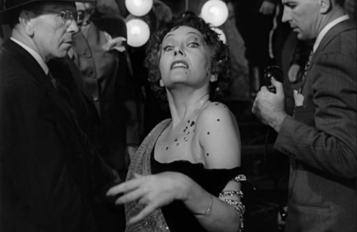 Danzamalditos's tweet photo. "Yo soy grande, son las películas las que se han hecho pequeñas". Gloria Swanson as Norma Desmon,
Sunset Bulevard (B. Wilder, 1950).
70 años después, siguen haciéndose cada vez más pequeñas...
#sunsetbulevard
#gloriaswanson
#billywilder https://t.co/WyFRTakRM1