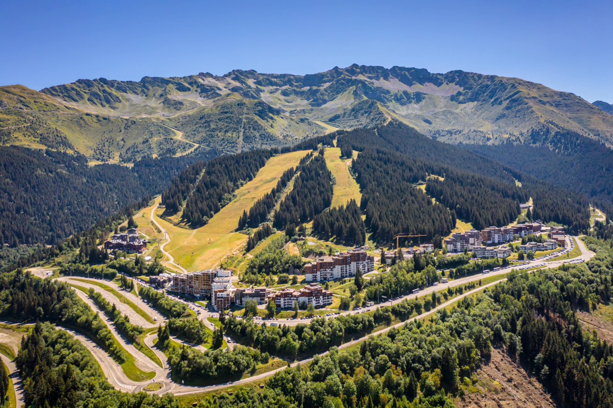 [💙OUVERTURE DE LA SAISON D'ÉTÉ 🌞]

Le second volet des 50 ans des 7 Laux démarre aujourd'hui, une saison pleine d'activités s'annonce ! 

On vous retrouve dès ce soir pour lancer les festivités avec le NRJ Extravadance et vous ambianciez sur le dancefloor de Prapoutel ! 🎵