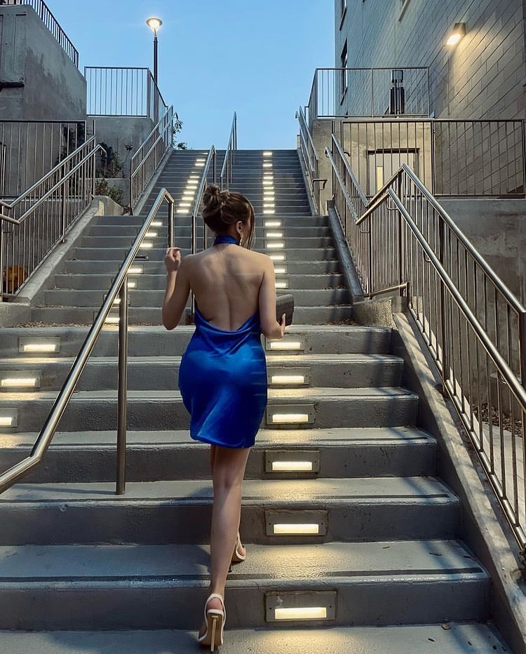 JuliaMa981's tweet photo. If you have eyes, look at me now!😘
#sexylady #ladderofsuccess #enjoyyourspecialday https://t.co/l9fWOzqMJz